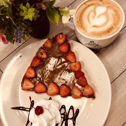 Dolce Mami - Nutella & strawberry crepe with latte