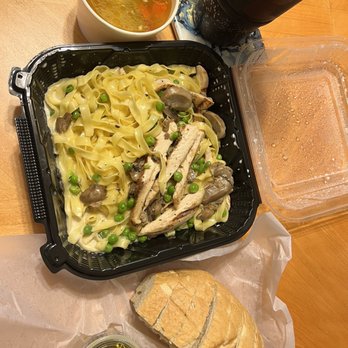 Carrabba's Italian Grill - Fettuccine Carrabba with chicken Soup of the Day - Cup. - Italian Near Me - Mesa, Arizona
