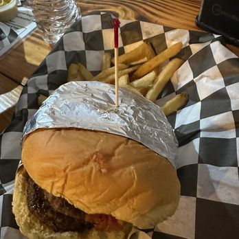 Auggie's Draft Room - Cheeseburger - Sports Bars Near Me - Saint Augustine, Florida