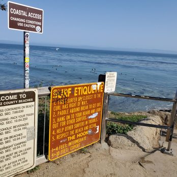 Pleasure Point - Signs at top of the stairs to beaches - Beaches Near Me Pleasure Point - Signs at top of the stairs to beaches - Beaches Near Me