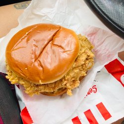 KFC - Crispy chicken sandwich