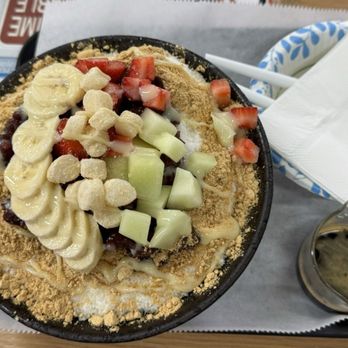 EN Hakkore - The Fruit Bingsu (shaved ice) is served with an espresso shot - Coffee & Tea Near Me - Honolulu, Hawaii