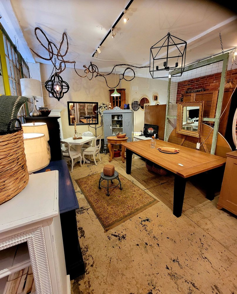 SUMMER HOUSE MARKETPLACE Updated October 2024 43 Photos & 21