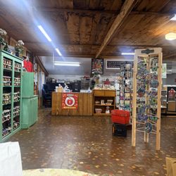 Erickson Orchard & Country Store - Ambiance inside