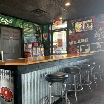 Derby City Pizza - Seating, dining area - Pizza Near Me - Louisville, Kentucky Derby City Pizza - Seating, dining area - Pizza Near Me - Louisville, Kentucky