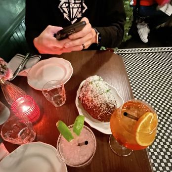 Donna's - garlic bread, aperol spritz - Italian Near Me - Los Angeles, California Donna's - garlic bread, aperol spritz - Italian Near Me - Los Angeles, California