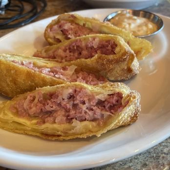 The Pub - Orlando - Reuben Spring Rolls - British Near Me - Orlando, Florida The Pub - Orlando - Reuben Spring Rolls - British Near Me - Orlando, Florida