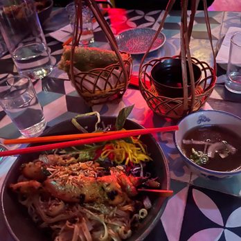 Dzo Viet Eatery - Spiced Chicken dry pho - Vietnamese Near Me - Toronto, Ontario
