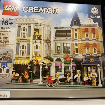Lego Store - Department Stores Near Me - Toronto, Ontario