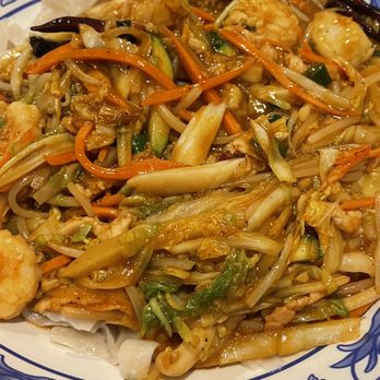 Noodle Deli - T6. Spicy Noodle Platter with pork, seafood, and mixed veggies - Chinese Near Me - Hoffman Estates, Illinois