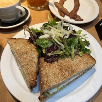 Commonwealth Cafe - Fried Egg Sandwich - Coffee & Tea Near Me - Birmingham, Michigan