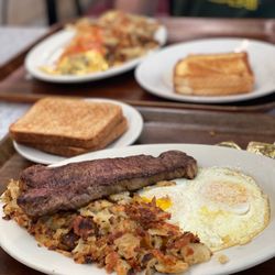 Valois - NY Steak & Eggs