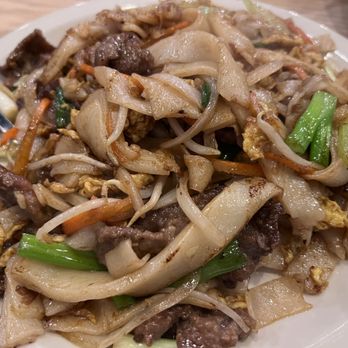 Xiaolong Dumpling - Stir fried flat noodles with beef - Szechuan Near Me - Houston, Texas Xiaolong Dumpling - Stir fried flat noodles with beef - Szechuan Near Me - Houston, Texas