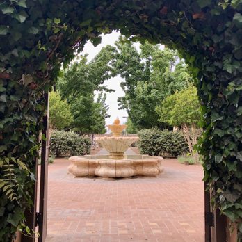Hotel Albuquerque at Old Town - The lush grounds boast well manicured areas - Hotels Near Me - Albuquerque, New Mexico