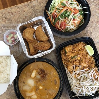 Enthaice Thai Kitchen - Som Tum, Pad Thai, 4 Curry Puffs, Mussamun Curry - Thai Near Me - Astoria, New York