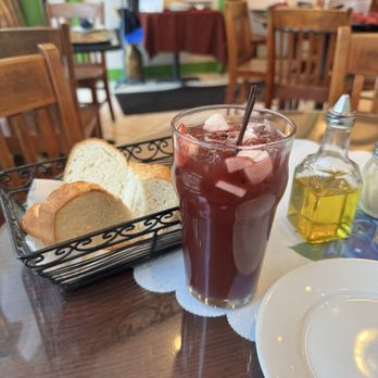 Bella Napoli Italian Restaurant - Starter Bread and Delicious House Sangria - Italian Near Me - Alexandria, Virginia