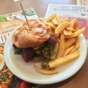 Denny's - Honey jalapeño bacon sriracha burger??!!! Whuuuut - American Near Me - El Monte, California