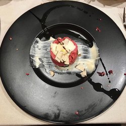 Ginger Bistrot - Tartare di Wagyulem su crema di parmigiano 30 mesi e scaglie di tartufo