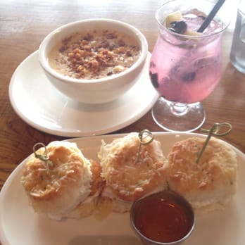 Barrel & Bushel - Chicken sliders, Mac and cheese, blueberry caipirinha - Bars Near Me - Tysons Corner, Virginia