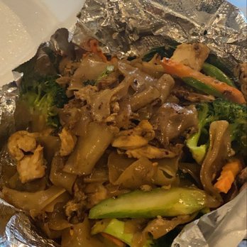 Thai Noodle Restaurant - Pad See Ew, Spicy 4 - Thai Near Me - Euless, Texas