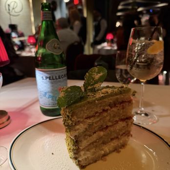 Anthony's Runway 84 - Pistachio cream cake - Italian Near Me - Fort Lauderdale, Florida