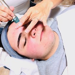 Bombshell Studio - Hydrafacial