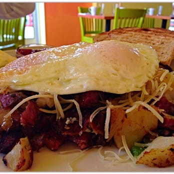 Simple Cafe - Popular choice of Corn beef hash-- the potatoes are their own farm produce and it kinda melts in your mouth goodness - Breakfast & Brunch Near Me - Lake Geneva, Wisconsin
