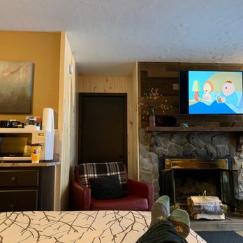 The Inn On Fall River - Cozy fireplace in our room and Netflix/Hulu on tv - Hotels Near Me - Estes Park, Colorado The Inn On Fall River - Cozy fireplace in our room and Netflix/Hulu on tv - Hotels Near Me - Estes Park, Colorado