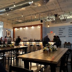 Gunpowder Falls Brewing - Bar and seating area