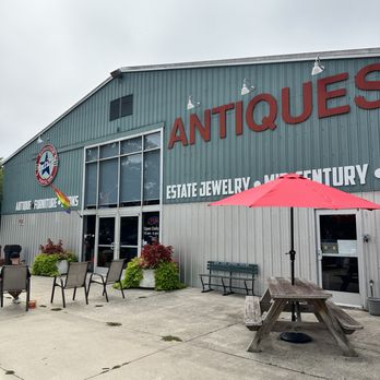 Saugatuck Antique Pavilion - Antiques Near Me - Douglas, Michigan