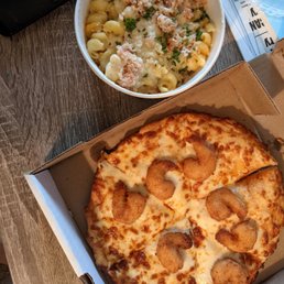 Buffalo shrimp pizza and lobster mac and cheese Buffalo shrimp pizza and lobster mac and cheese