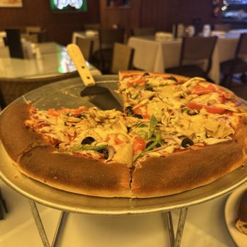 Hank's Italian Restaurant - Vegetarian pizza - Pizza Near Me - Torrance, California Hank's Italian Restaurant - Vegetarian pizza - Pizza Near Me - Torrance, California