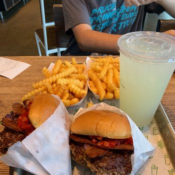 Shake Shack Livingston at the Circle - Fast Food Near Me - Livingston, New Jersey Shake Shack Livingston at the Circle - Fast Food Near Me - Livingston, New Jersey