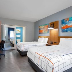 La Quinta Inn & Suites by Wyndham Ft. Myers-Sanibel Gateway - Guest room
