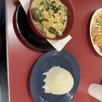 Lil Thai House - Green Chicken Curry - Thai Near Me - Longview, Texas Lil Thai House - Green Chicken Curry - Thai Near Me - Longview, Texas
