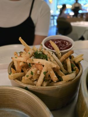 Ella Dine + Drinks by null