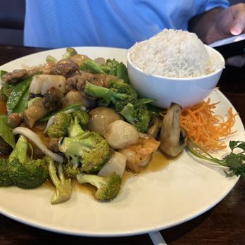 Red Bowl Asian Bistro - Asian Fusion Near Me - Florence, South Carolina Red Bowl Asian Bistro - Asian Fusion Near Me - Florence, South Carolina