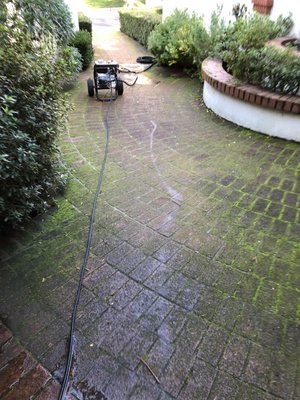Power Wash Walkway - Residential/Commercial Window Cleaning, Pressure Washing, Solar Panel Cleaning, Gutter Cleaning,
Chandelier Cleaning, and Screen Restoration. We have over 20 years of experience. Our goal is to
provide a high quality service.