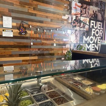 Everbowl - I like the decor here too - Acai Bowls Near Me - San Diego, California