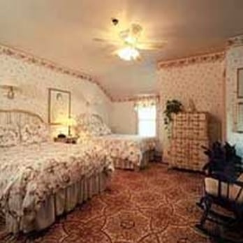 Beech Tree Inn - Room 8 - Bed & Breakfast Near Me - Brookline, Massachusetts