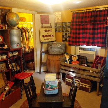 Just Enough Antiques - An upstairs room - Antiques Near Me - Smithville, Ohio Just Enough Antiques - An upstairs room - Antiques Near Me - Smithville, Ohio
