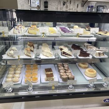 Paris banh mi Augusta - asian cuisine - Pastry case - Coffee & Tea Near Me - Augusta, Georgia
