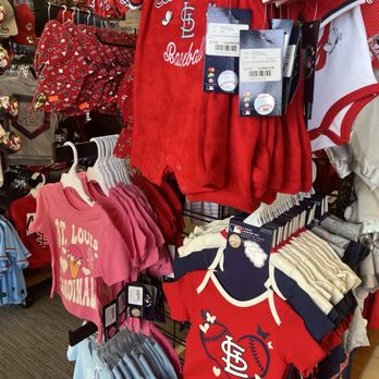 Rally House Central Plaza - Youth Cardinals gear - Gift Shops Near Me - Ballwin, Missouri
