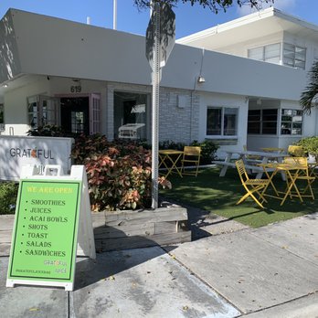 Grateful Juice Bar - Inviting sitting area to enjoy your food. - Juice Bars & Smoothies Near Me - Fort Lauderdale, Florida Grateful Juice Bar - Inviting sitting area to enjoy your food. - Juice Bars & Smoothies Near Me - Fort Lauderdale, Florida