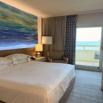 Sheraton Waikiki Beach Resort - King hotel room - Hotels Near Me - Honolulu, Hawaii