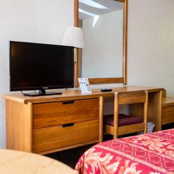 UNIVERSITY INN AND SUITES