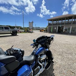 Capt'n Franks - Gravel parking lot