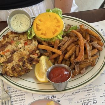 Franny's Seafood - Crab claw sandwich - Seafood Near Me - Louisville, Kentucky