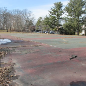 Kennedy Memorial Park - What's left of the tennis courts - Parks Near Me - West Hartford, Connecticut