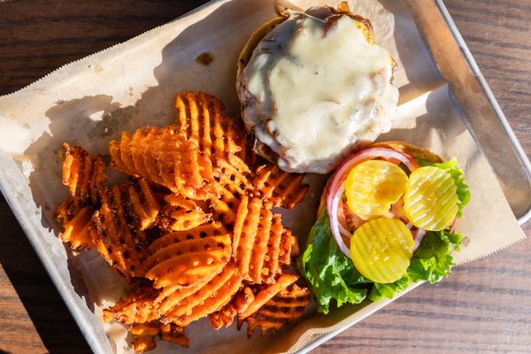 B&W Burgers, Buns & Brews by null